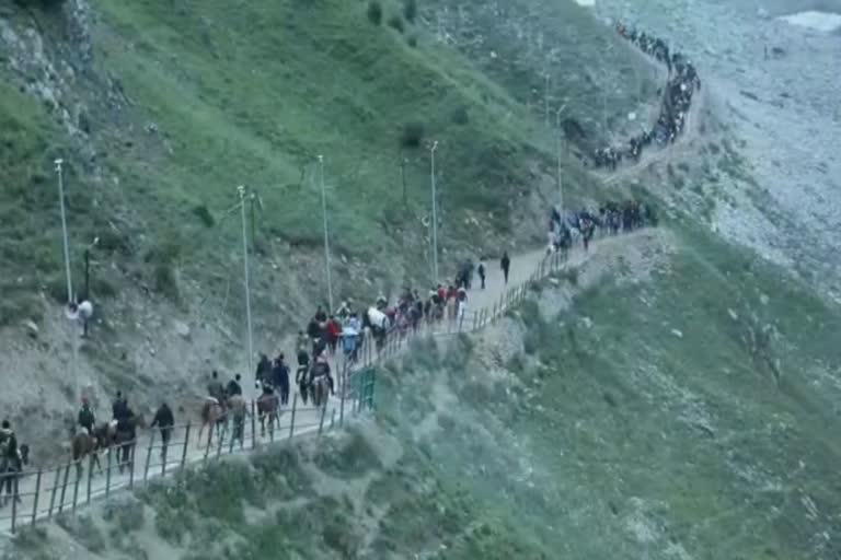 kashmir-video-journalist-association-condemns-police-assault-on-journalist-zubair-dar-covering-amarnath-yatra