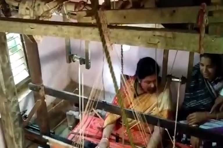 mla snehangini chhuria and minister of textiles weaves in handloom workshop