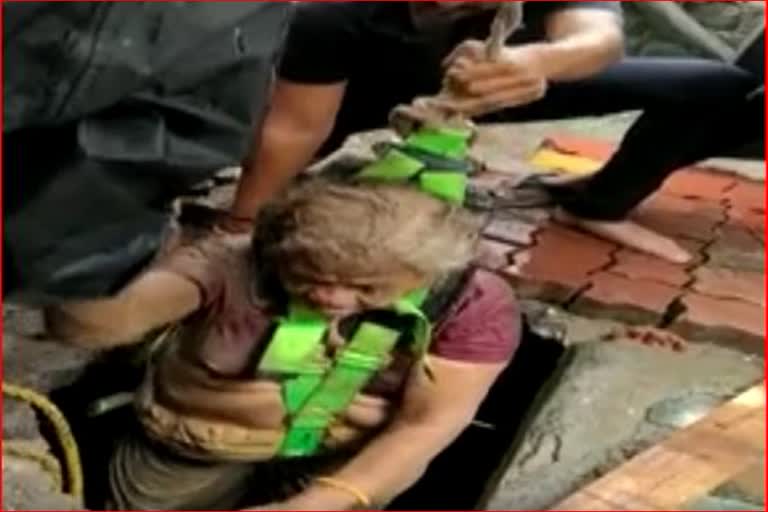 70-year-old woman was rescued in Surat, pulled out like this