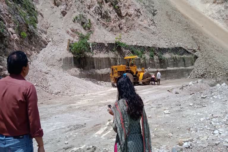 Traffic smoothed on Badrinath Highway Sirobgad