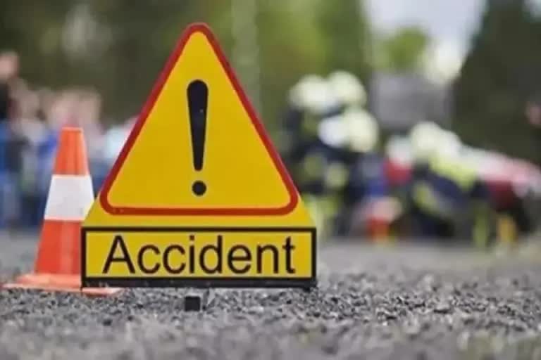 Bike rider died in road accident in Gumla more than six people injured