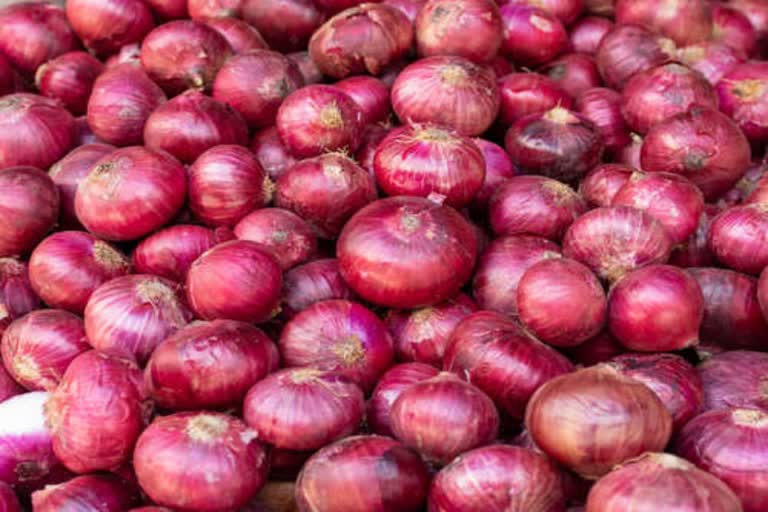 Bangladesh lifts ban on onion imports