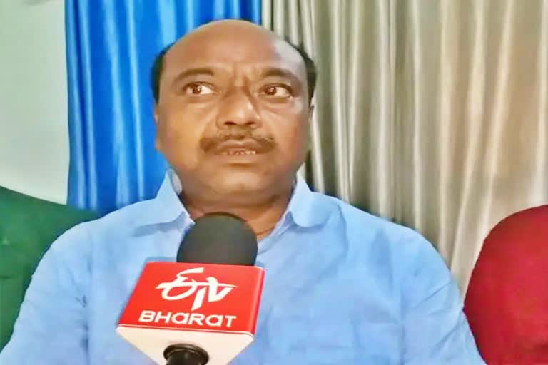 attack on former MP Sarfaraz Alam in Araria