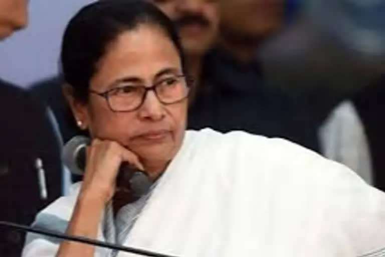 man enters cm Mamata Banerjee house at midnight