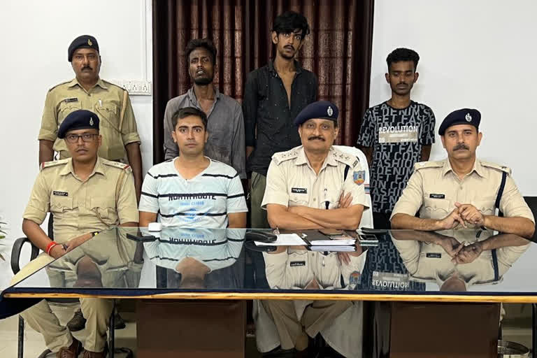 Jamshedpur police arrested three criminals