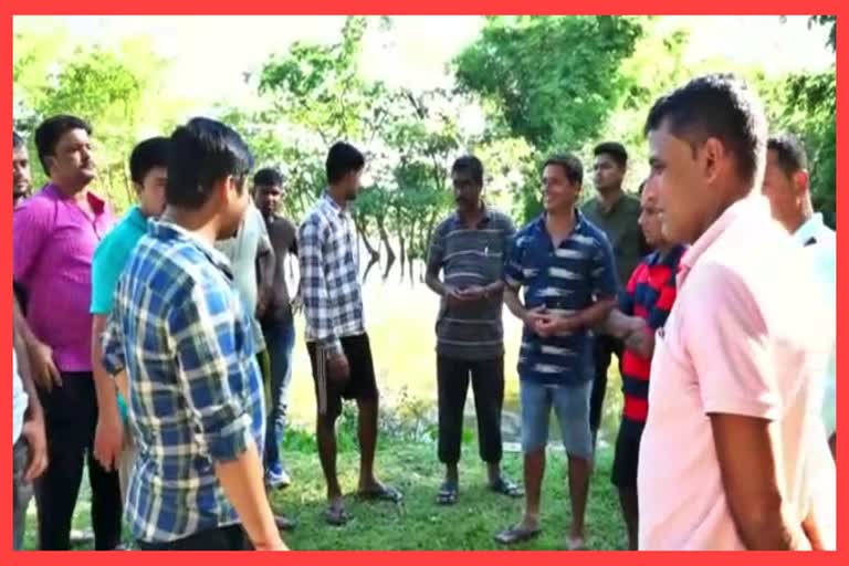 mla-taranga-gogoi-visited-flood-afected-area-of-naharkatia