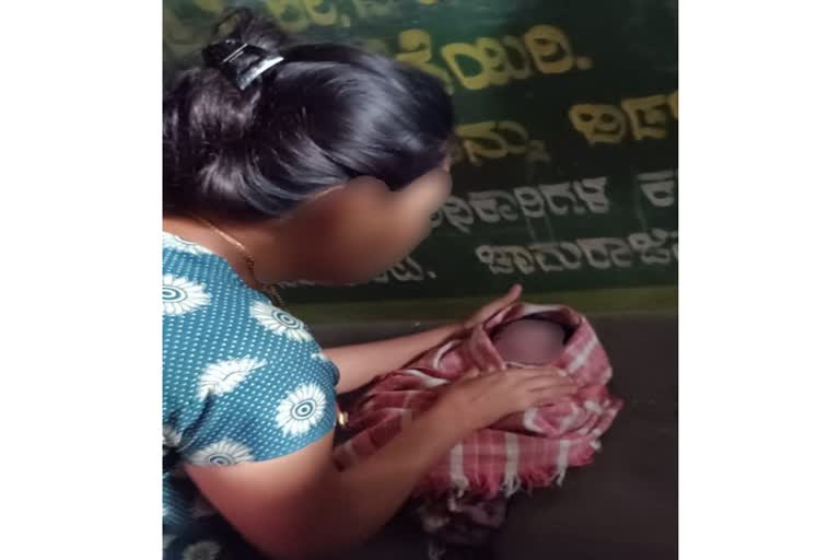 Two days child found in Chamarajanagar, child found in garbage at Chamarajanagar, Chamarajanagar news,  ಚಾಮರಾಜನಗರದಲ್ಲಿ ಎರಡು ದಿನದ ಮಗು ಪತ್ತೆ, ಚಾಮರಾಜನಗರದಲ್ಲಿ ಕಸದಲ್ಲಿ ಮಗು ಪತ್ತೆ, ಚಾಮರಾಜನಗರ ಸುದ್ದಿ,