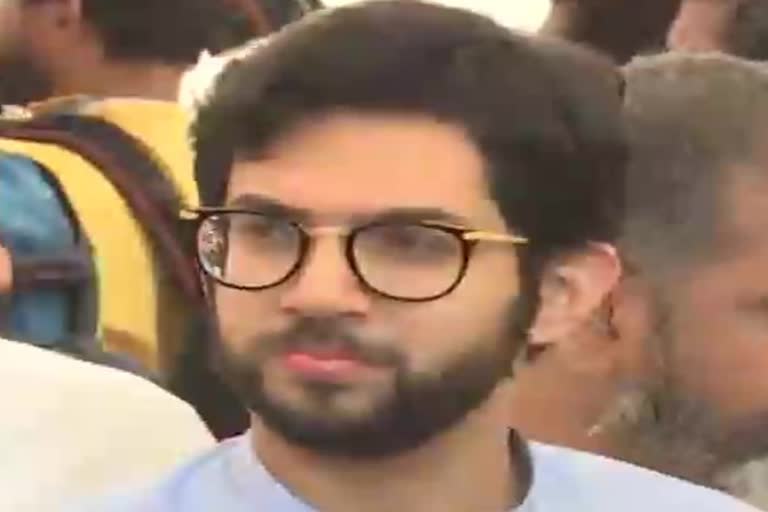 maharashtra politics eknath shinde aaditya thackeray Shiv Sena Chief Whips notice to MLAs of Uddhav camp for not voting for Shinde