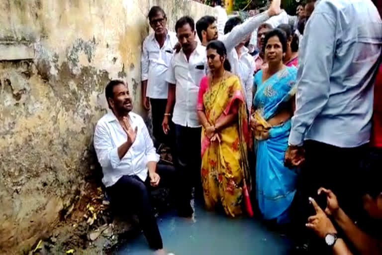 ycp MLA Kotam Reddy protest