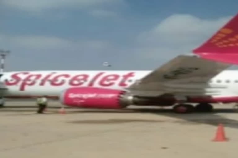 بھارتی اسپائس جیٹ طیارے کی کراچی میں ہنگامی لینڈنگ