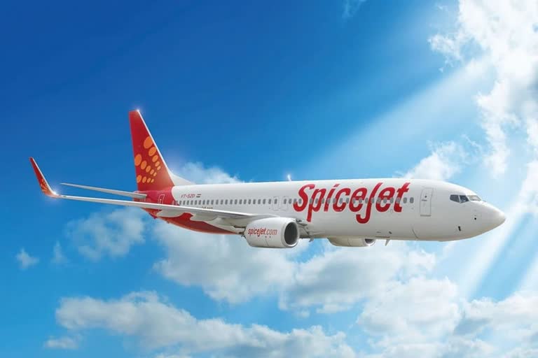 SpiceJet's Delhi-Dubai flight diverted to Karachi due to fuel indicator malfunction  indicator light malfunctioned SpiceJet flight landed at Karachi airport  ഡൽഹിയിൽനിന്ന് ദുബായിലേക്കു പുറപ്പെട്ട സ്‌പൈസ് ജെറ്റ് വിമാനം  ബോയിങ് 737 എസ്‌ജി11  സ്‌പൈസ് ജെറ്റിന്‍റെ ഡൽഹി ദുബായ് വിമാനം കറാച്ചിയിൽ ഇറക്കി  യാത്രക്കാർ എല്ലാം സുരക്ഷിതരാണ്  സുരക്ഷിതമായി കറാച്ചി അന്താരാഷ്‌ട്ര വിമാനത്താവളത്തിൽ ഇറക്കിയത്  സ്‌പൈസ് ജെറ്റ് വിമാനം അടിയന്തിര ലാൻഡിങ്  സ്‌പൈസ് ജെറ്റിന്‍റെ ഡൽഹി ദുബായ് വിമാനം  സ്‌പൈസ് ജെറ്റ്