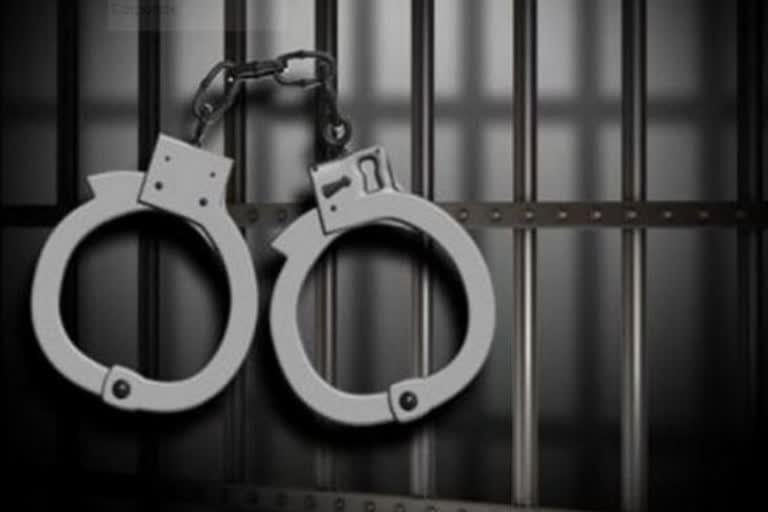 five held in hanumangarh for making video of udaipur  making udaipur video  making udaipur video five arrested  udaipur murder five arrested for spread udaipur murder video on social media  ഉദയ്‌പൂർ കൊലപാതകം  ഉദയ്‌പൂർ കൊലപാതക ദൃശ്യങ്ങൾ  ഉദയ്‌പൂർ കൊലപാതക ദൃശ്യങ്ങൾ സമൂഹമാധ്യമങ്ങളിൽ പ്രചരിപ്പിച്ചതിന് അഞ്ച് പേർ അറസ്റ്റിൽ  പൊതുജനങ്ങളിൽ പരിഭ്രാന്തി പരത്തി ഉദയ്‌പൂർ കൊലപാതക ദൃശ്യങ്ങൾ  ഉദയ്‌പൂർ കൊലപാതക ദൃശ്യങ്ങൾ പ്രചരിപ്പിച്ചവർ അറസ്റ്റിൽ  ഉദയ്‌പൂർ വധക്കേസിലെ പ്രതികളെ ആക്രമിച്ച് ജനക്കൂട്ടം