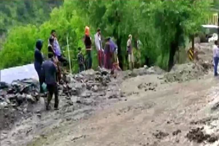 srinagar-leh-highway-blocked-after-flash-floods-hit-jammu-kashmir-ganderbal