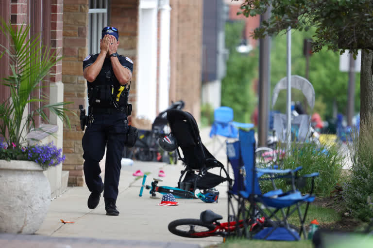 July 4 Chicago parade shooting leaves 6 dead and 30 hurt gunman detained