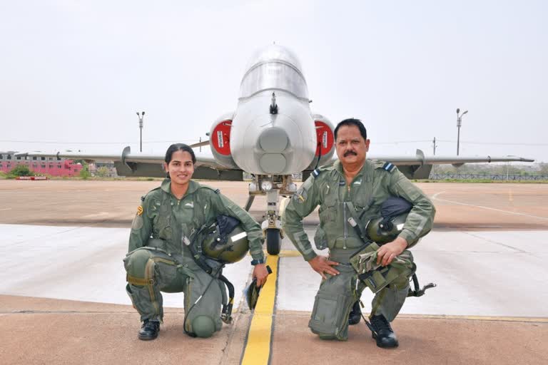 father-daughter-duo-creates-history-in-iaf-flies-same-formation