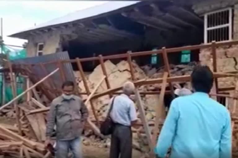 vidyasagar-memorial-hostel-collapsed-in-birsingha-village-of-paschim-medinipur