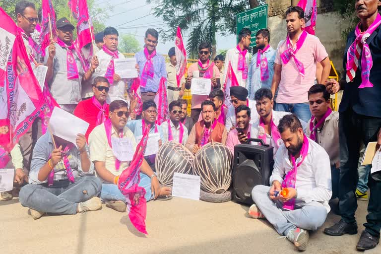 protest against rail crisis