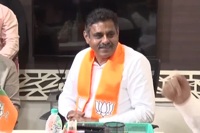 BJP Leader Konda Vishweshwar Reddy Comments on TRS and Congress