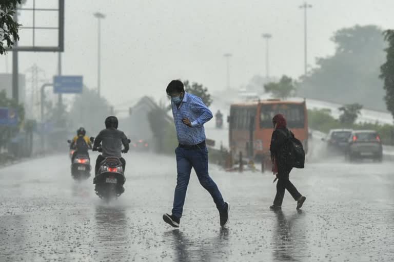 kerala rain updates  kerala weather updates  heavy rainfall in kerala  yellow alert in kerala  കേരളത്തില്‍ മഴ തുടരും  ഇന്നത്തെ കാലാവസ്ഥ  കേരളത്തില്‍ യെല്ലോ അലര്‍ട്ട്  കേരളത്തില്‍ കനത്ത മഴ