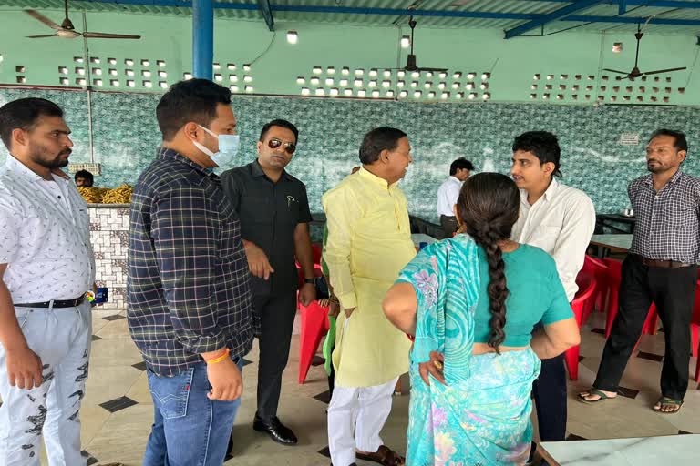 Chandan Ram Das inspected the contracted Dhaba of the Transport Department in Khatauli