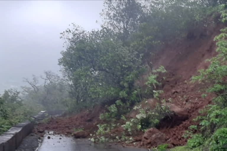 Traffic jam on Pratapgad road due to landslide