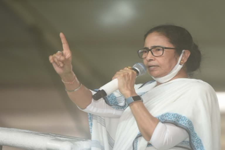 Bengal effects police reshuffle after security breach at Mamata's house