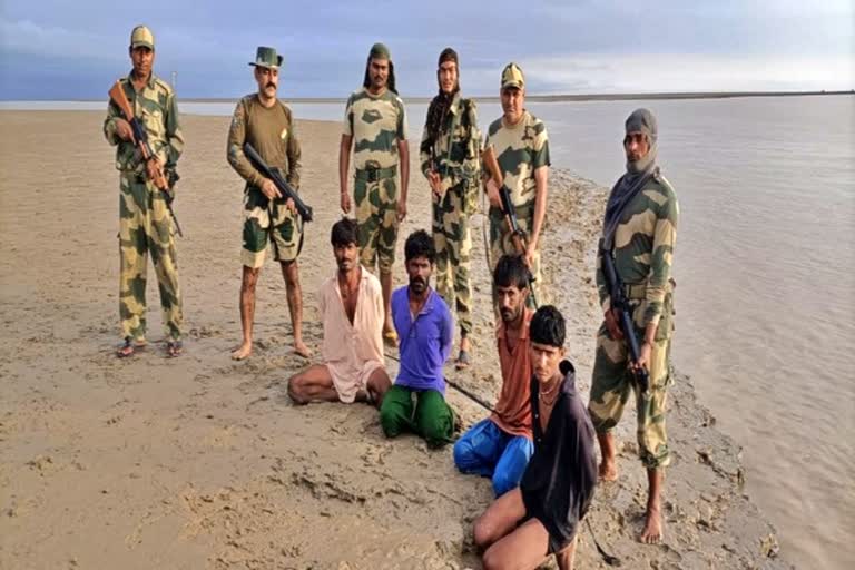 BSF Bhuj apprehended 4 Pak fishermen  BSF Bhuj seized 10 Pak fishing boats in Kutch  Border Security Force news  ರಾಜಸ್ಥಾನದಲ್ಲಿ ನಾಲ್ವರು ಪಾಕಿಸ್ತಾನದ ಮೀನುಗಾರರನ್ನು ಬಂಧಿಸಿದ ಬಿಎಸ್​ಎಫ್​ ಪಡೆ  ಕಚ್​ನಲ್ಲಿ 10 ಪಾಕಿಸ್ತಾನದ ದೋಣಿಗಳನ್ನು ವಶಪಡಿಸಿಕೊಂಡ ಬಿಎಸ್​ಎಫ್​ ಪಡೆ  ಬಾರ್ಡರ್​ ಸೆಕ್ಯೂರಿಟಿ ಫೋರ್ಸ್ ಸುದ್ದಿ