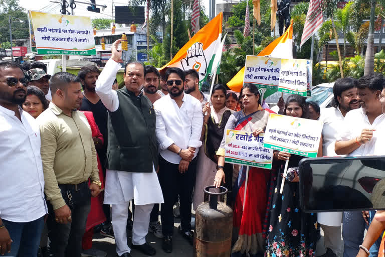 Congress march on the increase of price of domestic gas cylinder in ranchi ▲ Congress march on the increase of price of domestic gas cylinder in ranchi