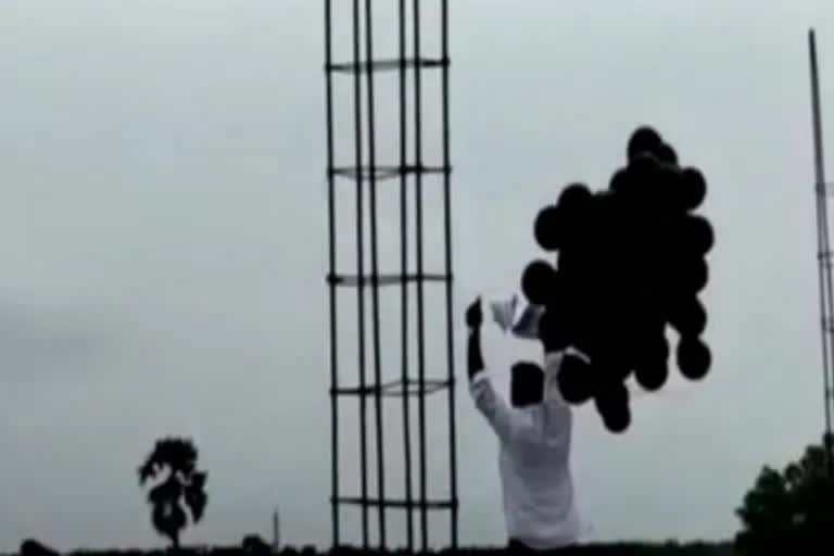 Rajeev Ratan flew the balloon