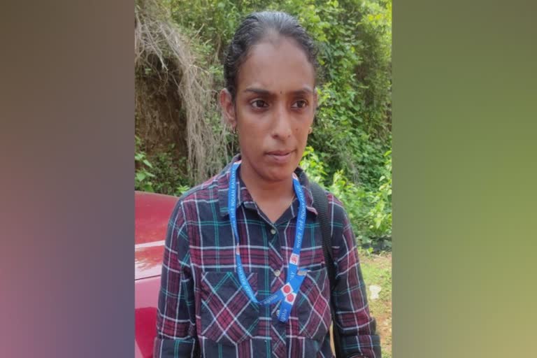 kozhikode railway job scam  woman arrested in railway job scam  railway job scam arrest latest  കോഴിക്കോട് റെയില്‍വേ ജോലി വാഗ്‌ദാനം തട്ടിപ്പ്  റെയില്‍വേ ജോലി വാഗ്‌ദാനം പണം തട്ടിപ്പ്  ജോലി വാഗ്‌ദാനം തട്ടിപ്പ് അറസ്റ്റ്  റെയില്‍വേ ജോലി തട്ടിപ്പ് അശ്വതി വാര്യര്‍ പിടിയില്‍