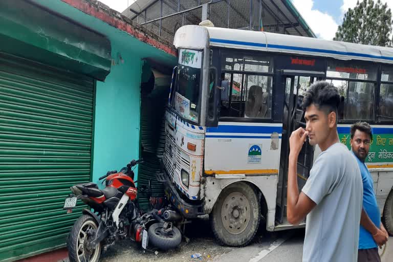 Roadways bus entered the shop due to steering failure in Berinag