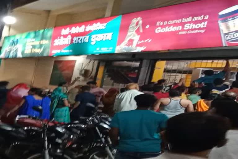 Women protest at liquor shop in Indore