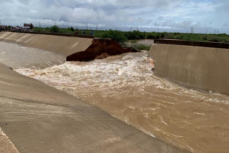 Large damage to Narmada canal within 12 hours of the release of water by Narmada Water Corporation after years