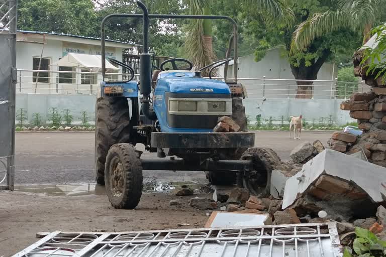 tractor entered house of jail superintendent usha raje