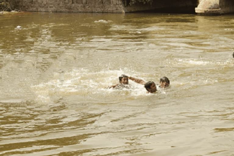 3 friends jump into canal to prove friendship; one rescued, rest untraceable