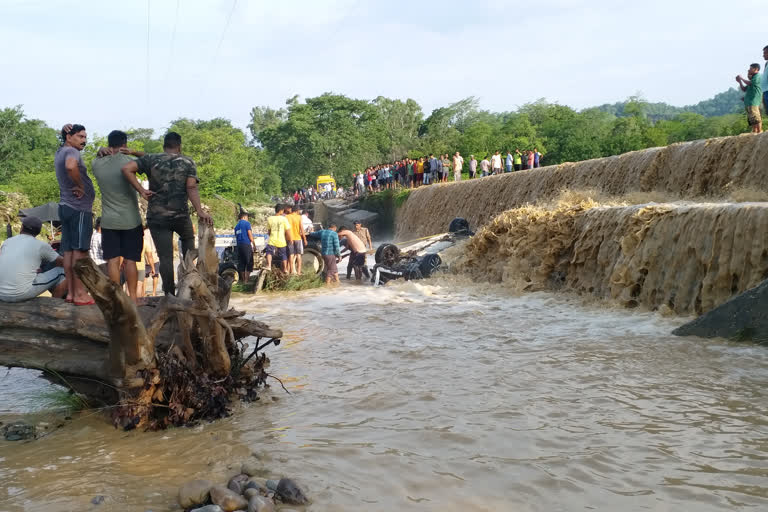 Tourist Car Washed Away In River: