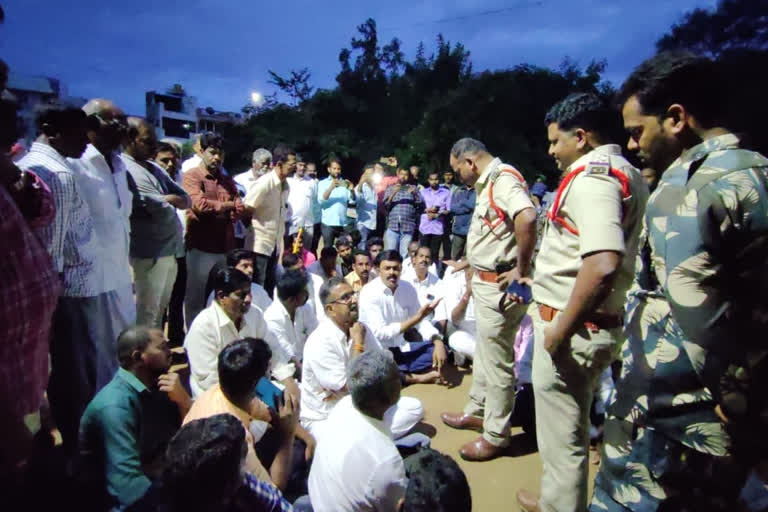 effigys burnt in kalyanadurgam at anantahpur