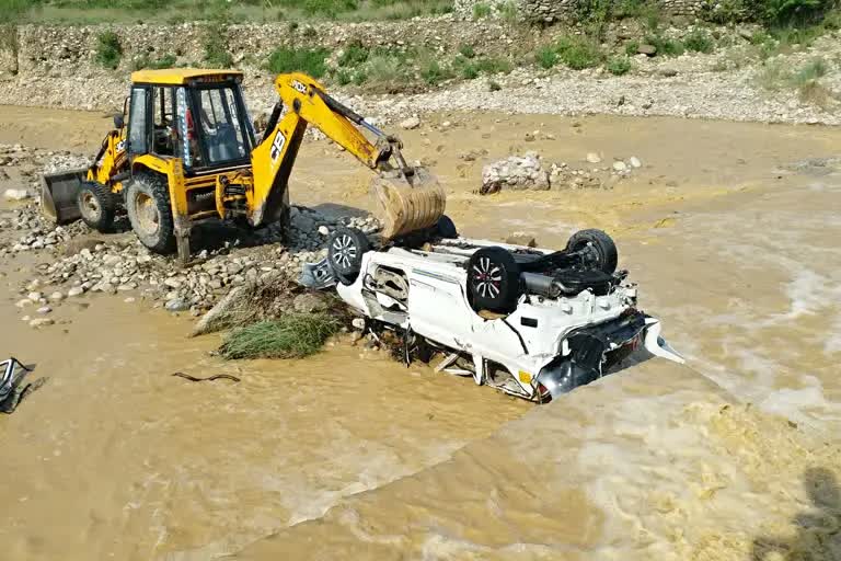 Car retrieved from River in Nainital