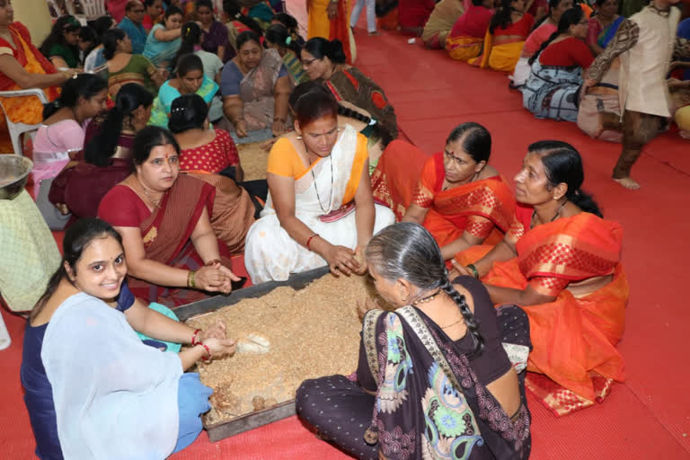 Production of 65,000 laddu on the occasion of Maha Ekadashi