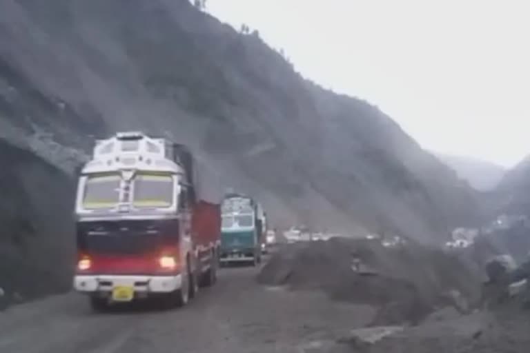 one-way-traffic-movement-resumes-on-jammu-srinagar-highway