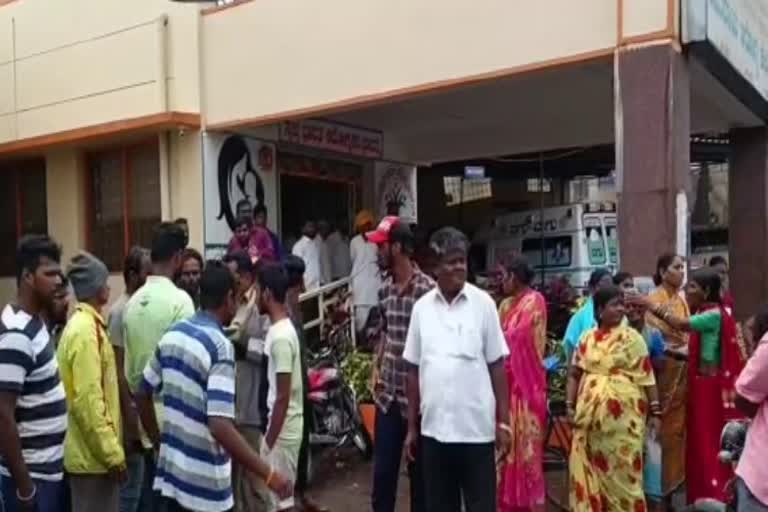 murder attempt on youths at Chikkodi