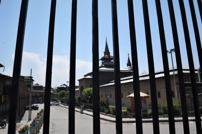 Friday prayers once again barred at Jama Masjid sringar