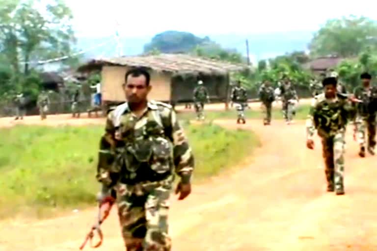 encounter between crpf jawans and naxalites at Gariaband