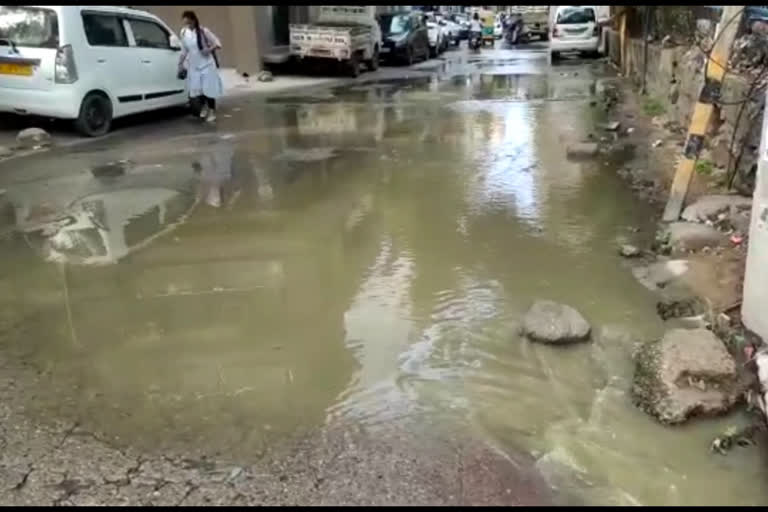 Dirty water flowing on road in Kishangarh Delhi