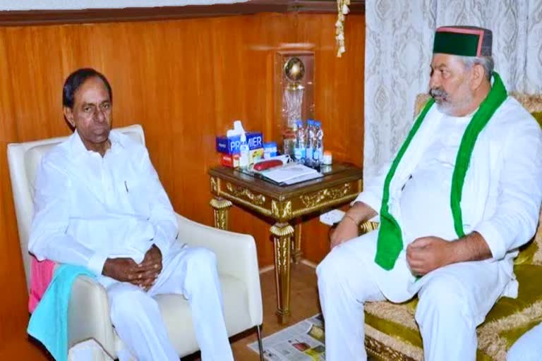 CM KCR met Rakesh Tikayat