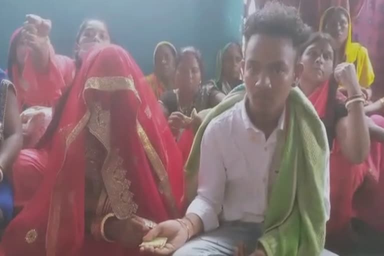 Son married in temple by keeping mother dead body at home in Dhanbad