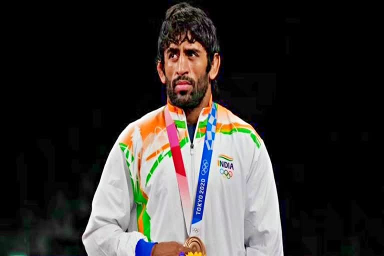 Wrestering News  Bajrang Punia  Training  Mission Olympic Cell  भारतीय पहलवान  बजरंग पुनिया  राष्ट्रमंडल खेलों 2022  यूनाइटेड किंगडम  अमेरिका  खेल मंत्रालय  ओलंपिक पोडियम स्कीम