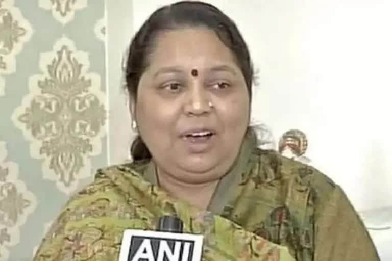 mulayam singh yadav wife sadhna gupta