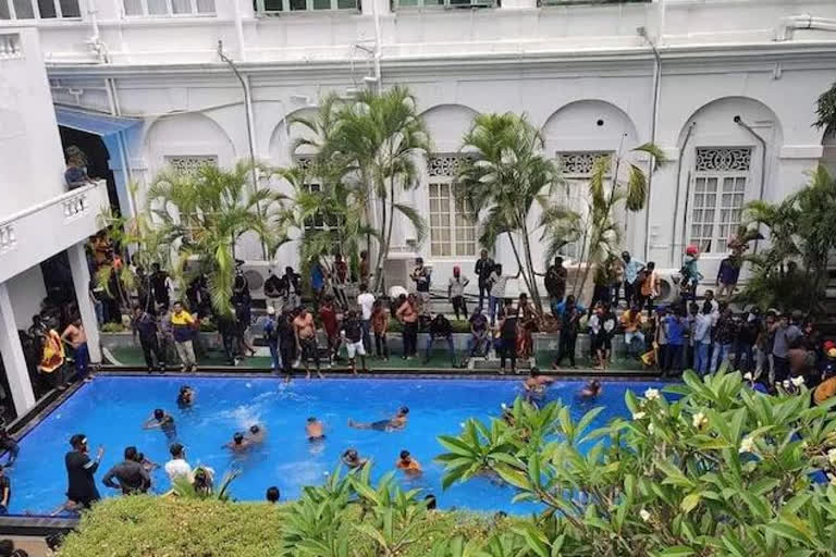 Sri Lanka Crisis Protesters swim in Presidents pool after Gotabaya Rajapaksa left official resident