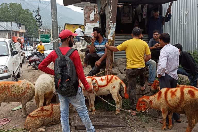 Eid Rush in Doda markets: ڈوڈہ میں حسب روایت یوم عرفہ کو بازاروں میں گہما گہمی